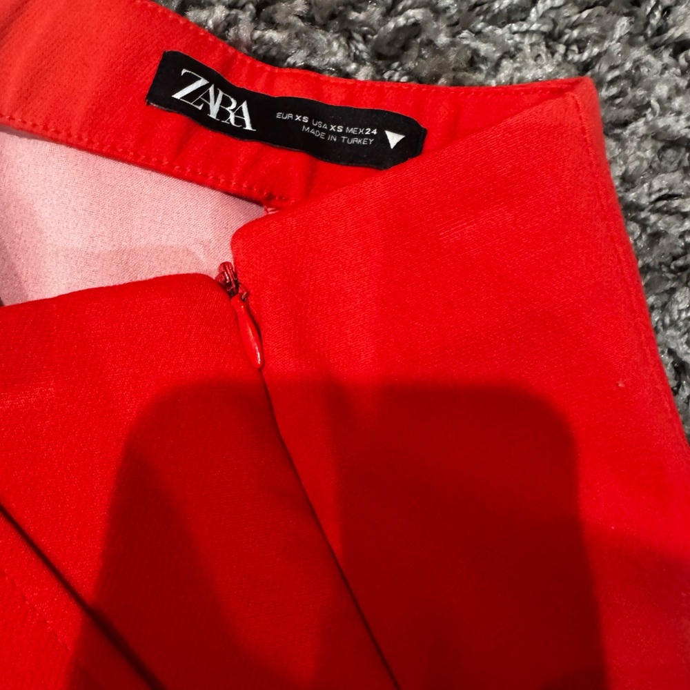 Zara shorts in cajon red NWOT - Picture 3 of 5